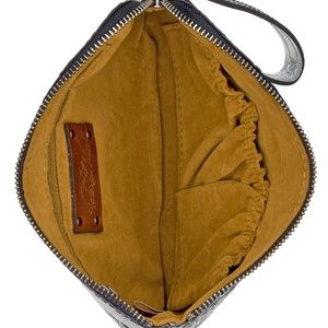 Patricia Nash Bags - NEW! Patricia Nash Bark Leaves Embossed Cassini Patricia Nash Bags - NEW! Patricia Nash Bark Leaves Embossed Cassini